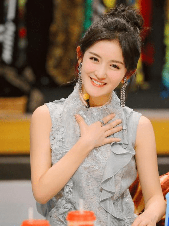 谢娜“借3万澳元还3万网民币”<strong></p>
<p>盈币网</strong>，从社交看出，她是假抠门真仗义