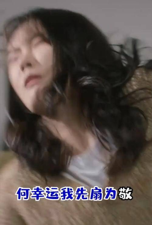 张凯丽女儿<strong></p>
<p>盈币网</strong>，干得漂亮！靠自黑逃过网暴，张可盈说：何幸运，我先扇为敬