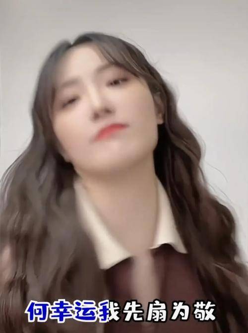 张凯丽女儿<strong></p>
<p>盈币网</strong>，干得漂亮！靠自黑逃过网暴，张可盈说：何幸运，我先扇为敬