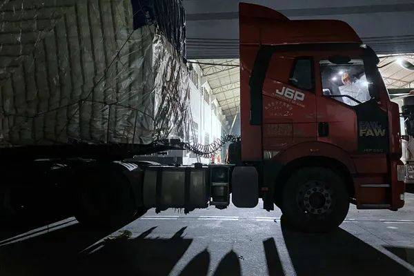 跟车实录：接二连三<strong></p>
<p>p网提币</strong>，就爱解放J6P | 卡车之友网
