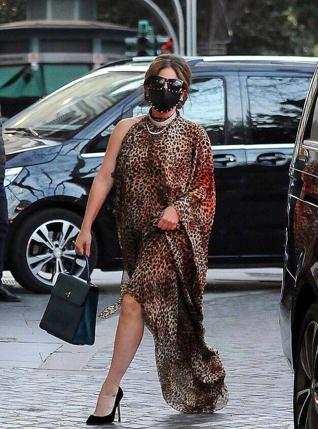 ladygaga遛狗员遭枪击受重伤<strong></p>
<p>好币网</strong>，2只狗被偷走，她本人愿意300万网民币赎回