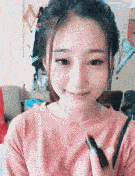 搞笑GIF趣图：人民币玩家惹不起惹不起