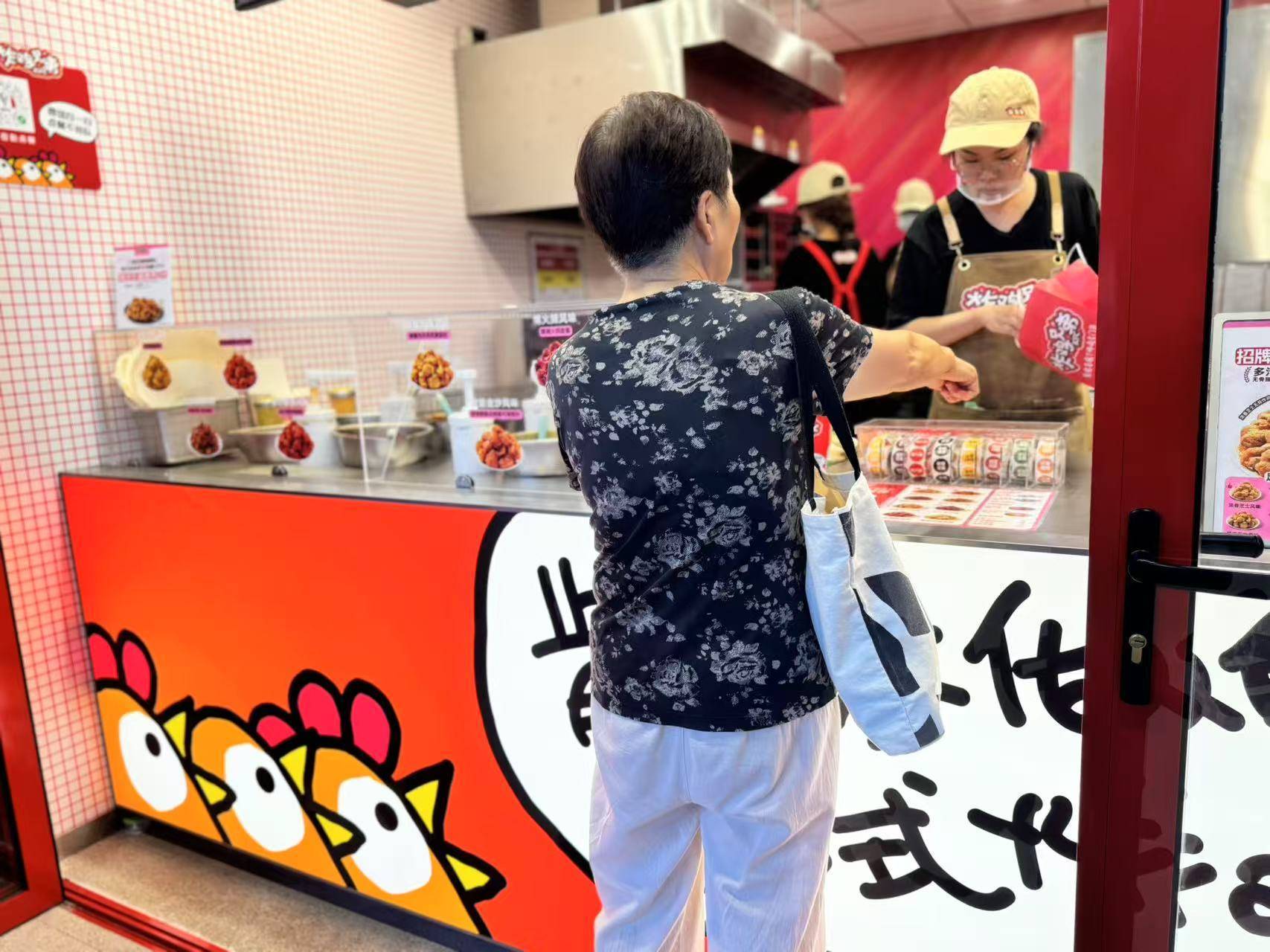 肯德基“炸鸡兄弟”上海试水：20平外卖店<strong></p>
<p>美股毛票</strong>，客单价30元