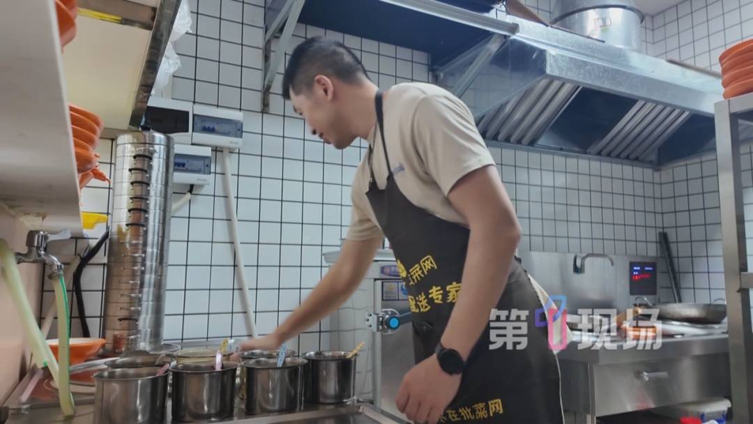 退款13元！走出深圳一家小吃店<strong></p>
<p>美股mo</strong>，毕业生的手机突然收到...