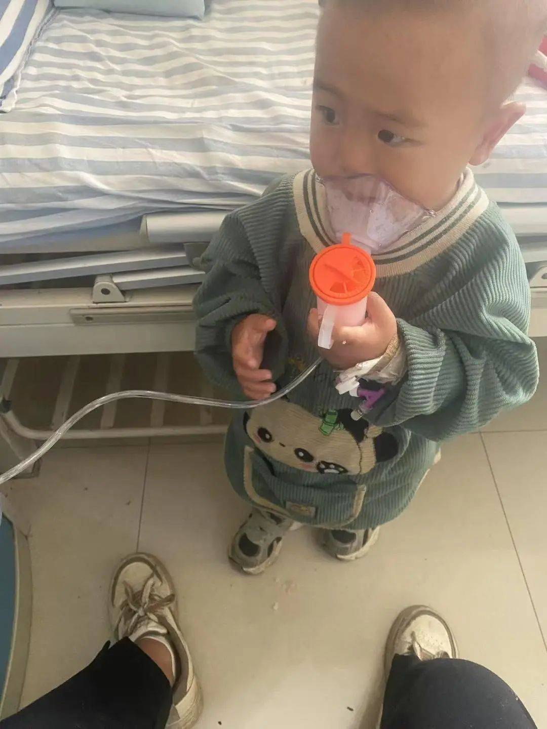 1岁男孩家门口失踪已超6天！妈妈：爷爷睡了20分钟他就不见了<strong></p>
<p>美股mo</strong>，孩子爸爸去年患癌去世；当地已展开地毯式搜索