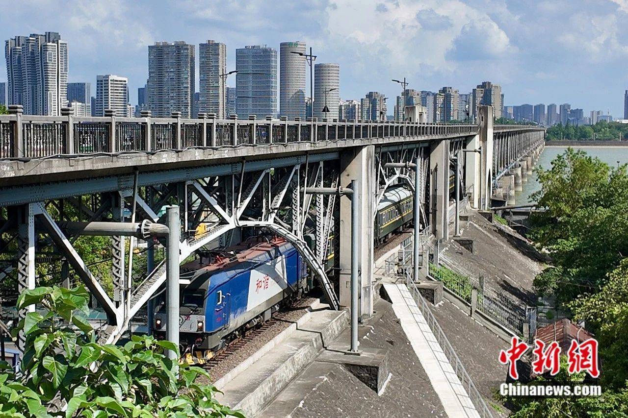 通车仅89天的钱塘江大桥<strong></p>
<p>波音</strong>，茅以升为何主持将其炸毁?