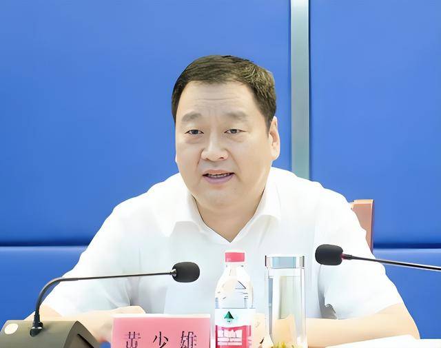 3名干部被查<strong></p>
<p>美股</strong>，他主动向组织交代问题
