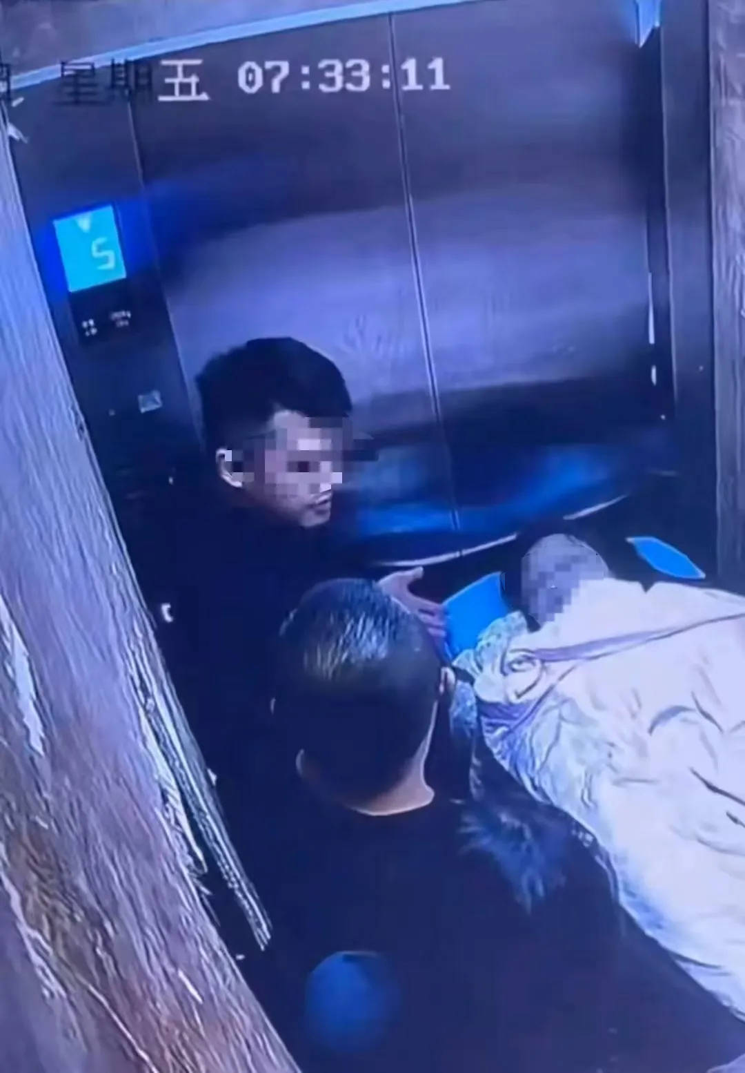 移交异地公安侦办！警方深夜通报“女子疑因家暴去世”<strong></p>
<p>美股</strong>，受害者家属发声，律师解读