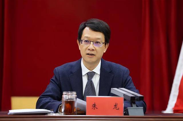 区委原书记朱龙<strong></p>
<p>美股f</strong>，调任新职