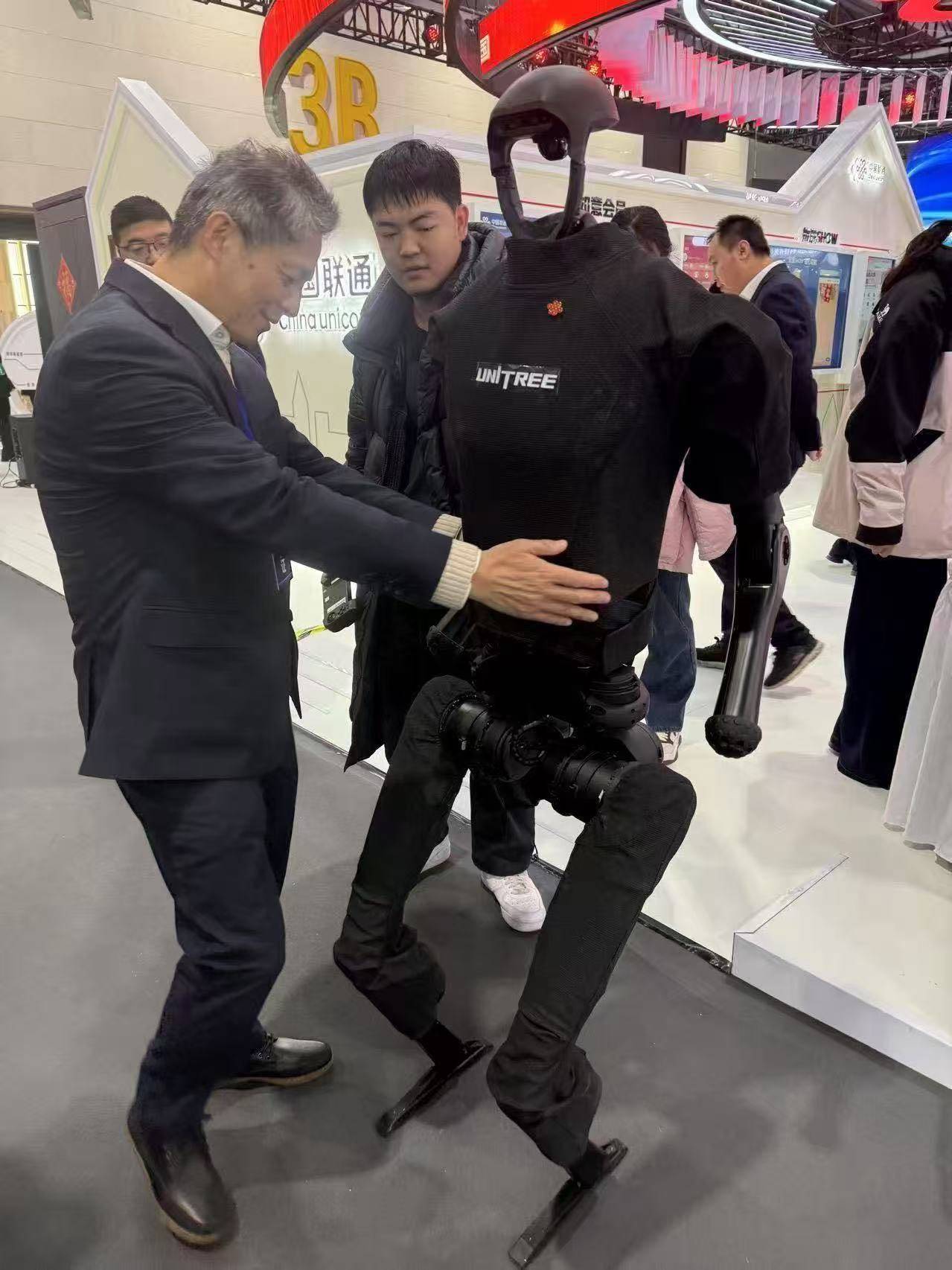 宇树科技四季度递交上市申请<strong></p>
<p>中资美股</strong>，目标或为科创板