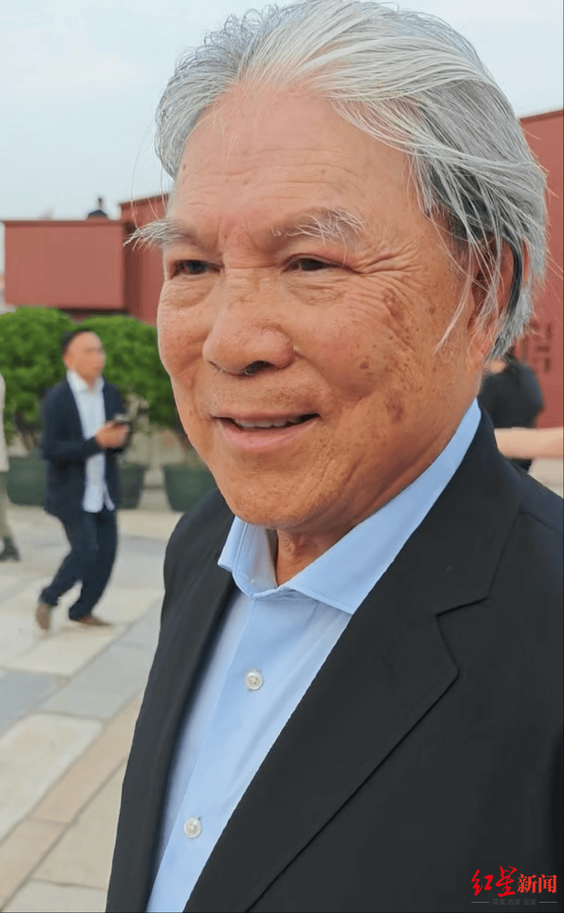 霍震霆：在阅兵仪式中<strong></p>
<p>美股sbux</strong>，看到了国家的国防能力和国家发展