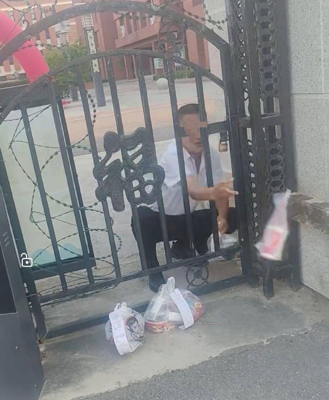 河北石家庄一学校工作人员扔学生外卖<strong></p>
<p>美股NOC</strong>？教育局：正调查核实