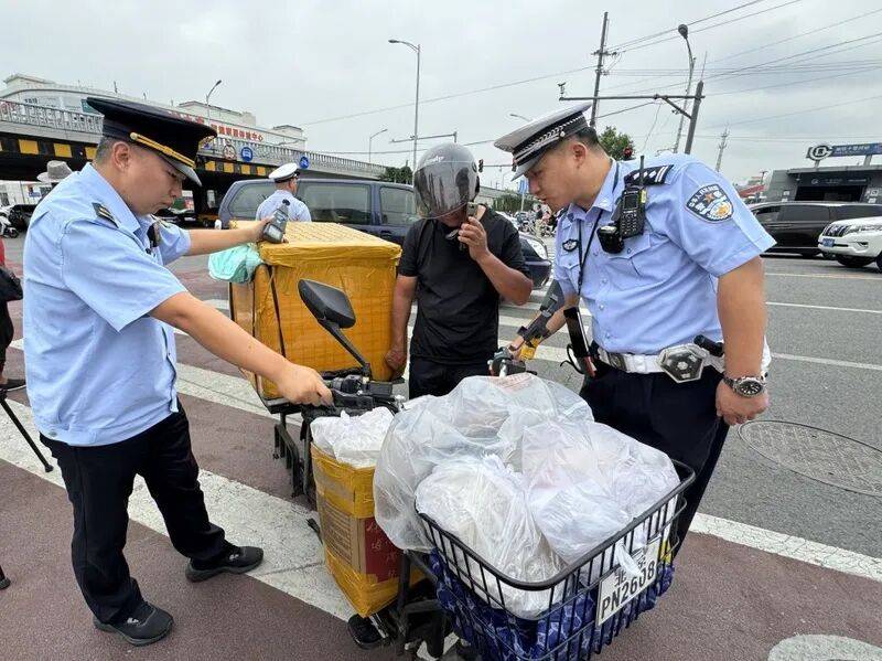 全链条溯源<strong></p>
<p>美股正股</strong>，交管市场联合整治电动自行车非法改装