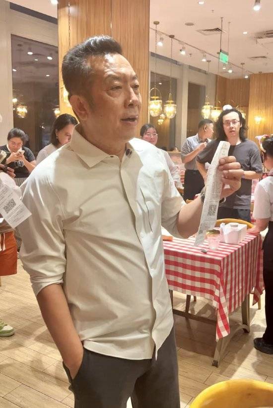 西贝贾国龙再怼罗永浩：这个人简直太坏了<strong></p>
<p>陌陌美股</strong>，狗咬我一口，我不能去咬狗一口