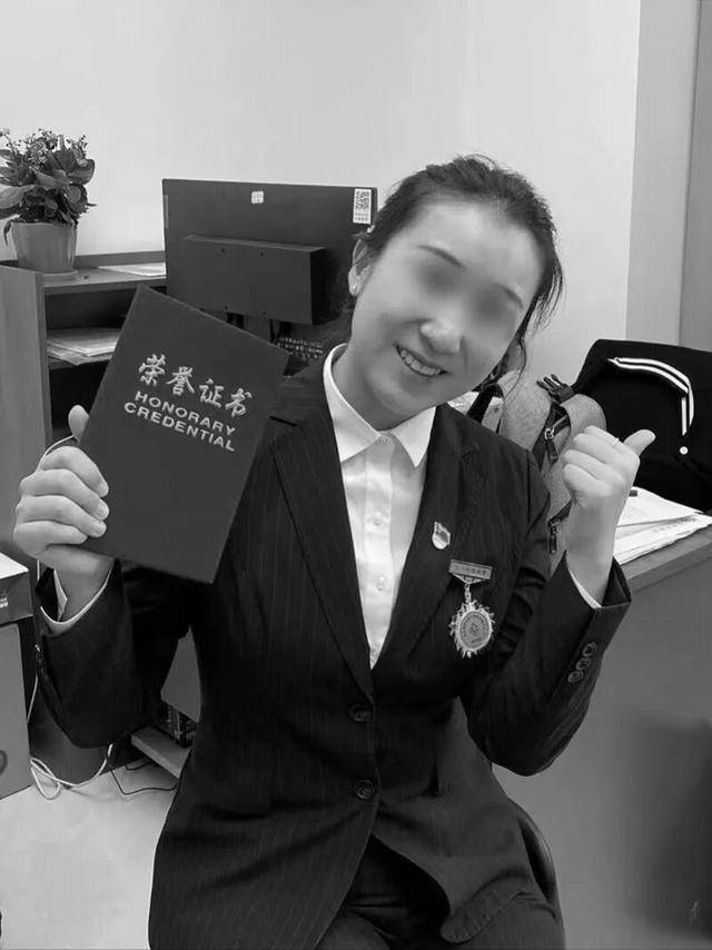女子被砸中身亡<strong></p>
<p>美股中国概念股</strong>，家属索赔200多万，抛砖男已被执行死刑