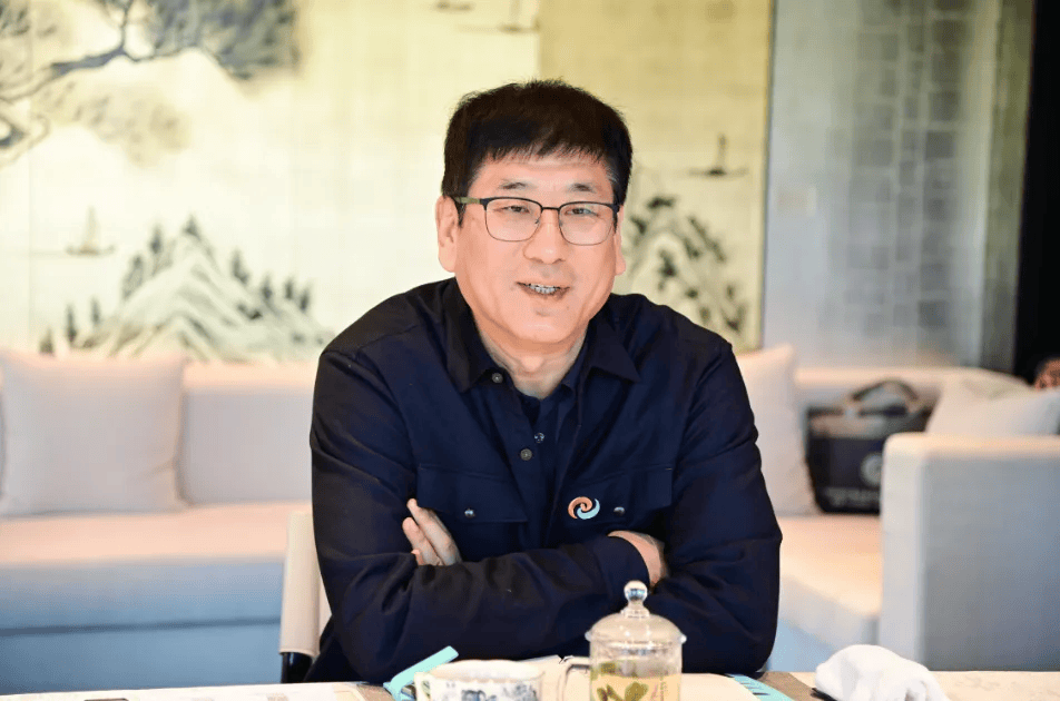 曹杰<strong></p>
<p>美股MU股票</strong>，培植个人势力，为亲属谋求特殊待遇