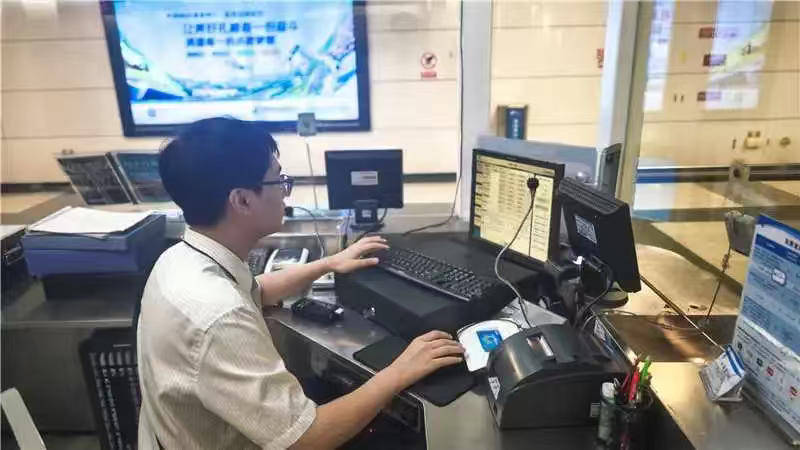 一根牙签“抢”回25万元！一老年乘客手机被“黑”<strong></p>
<p>美股MU股票</strong>，地铁值班站长紧急取卡