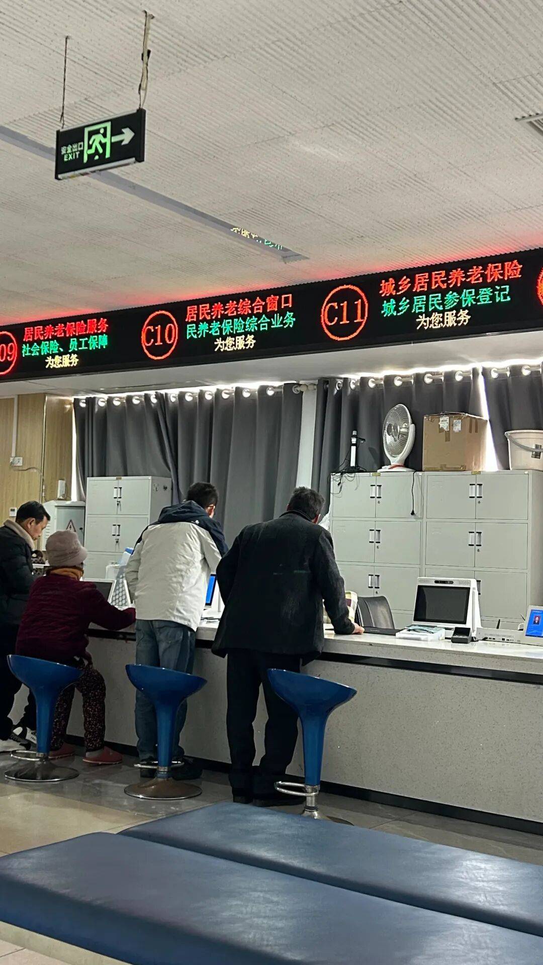 城市打工人<strong></p>
<p>美股MU股票</strong>，花十几万回村给父母补缴社保