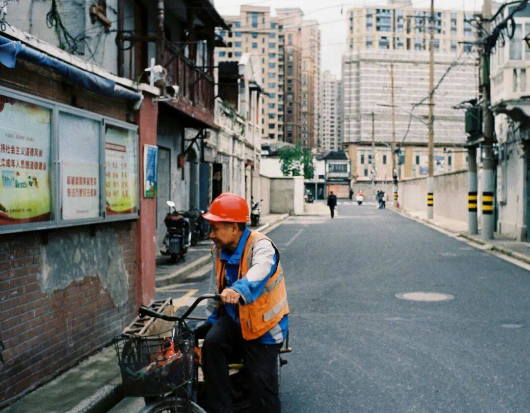 城市打工人<strong></p>
<p>美股MU股票</strong>，花十几万回村给父母补缴社保