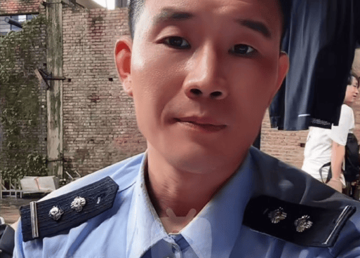 “嘎子谢孟伟”穿警服直播带货<strong></p>
<p>美股被高估</strong>，云南警方通报：谢某某(男，36岁，河北雄县人)，行政拘留7日