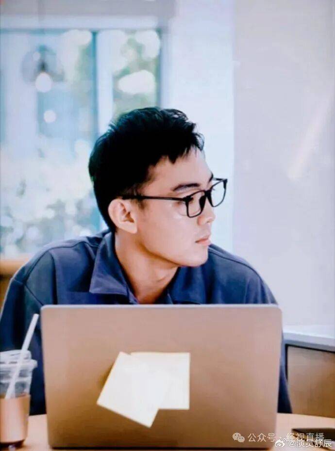 00后男演员在横店送外卖<strong></p>
<p>美股的缺点</strong>，每天跑4、5个小时！曾出演《小巷人家》