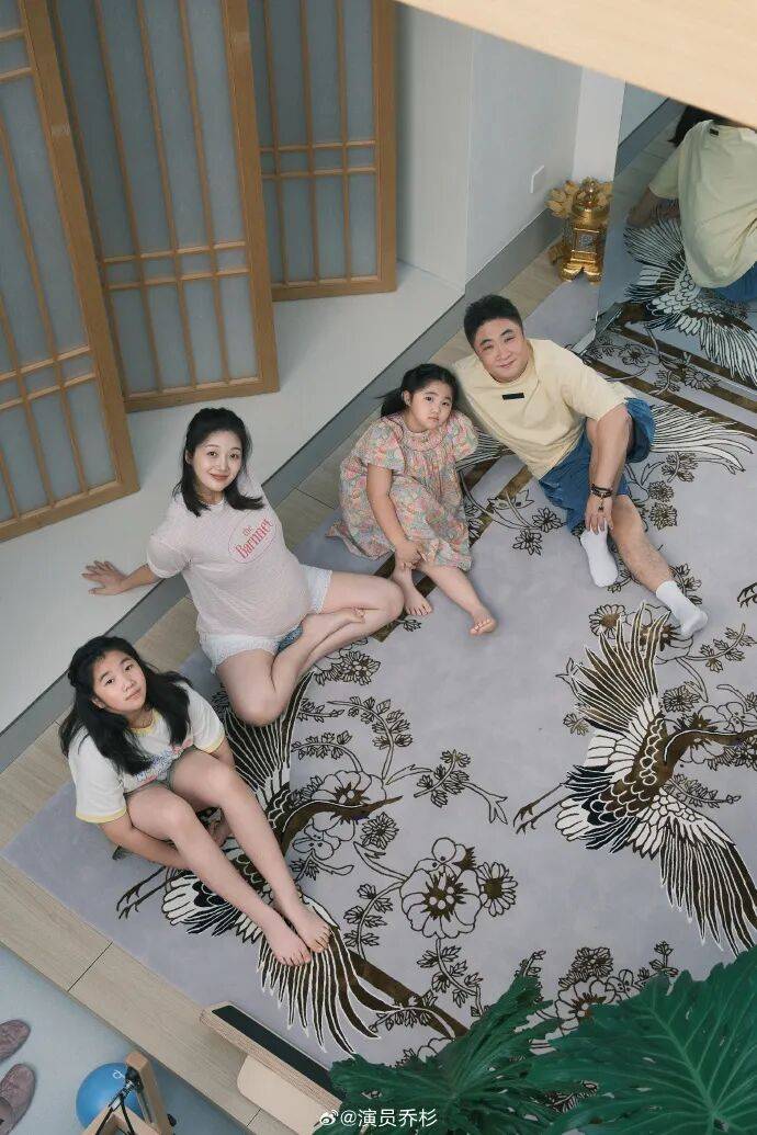 哈尔滨籍男演员三胎儿子出生<strong></p>
<p>美股怎么分析</strong>，妻子晒全家福透露生产细节