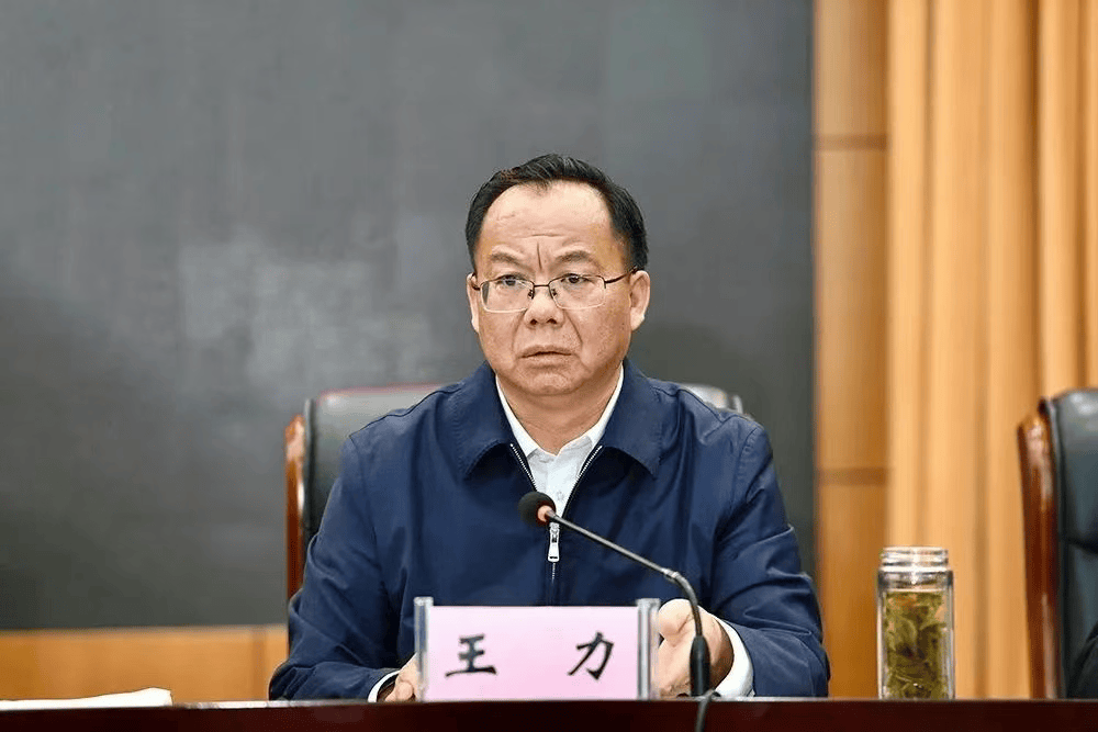 玉溪市委书记周建忠<strong></p>
<p>美股大涨原因</strong>，主动投案！4任市委书记接连被查