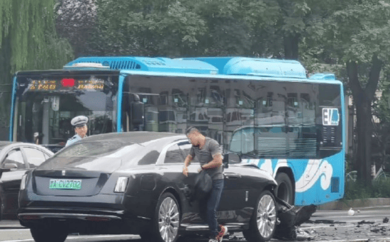 交警通报陈震劳斯莱斯事故！车辆或报废<strong></p>
<p>美股加杠杆</strong>，维修费堪比车价？