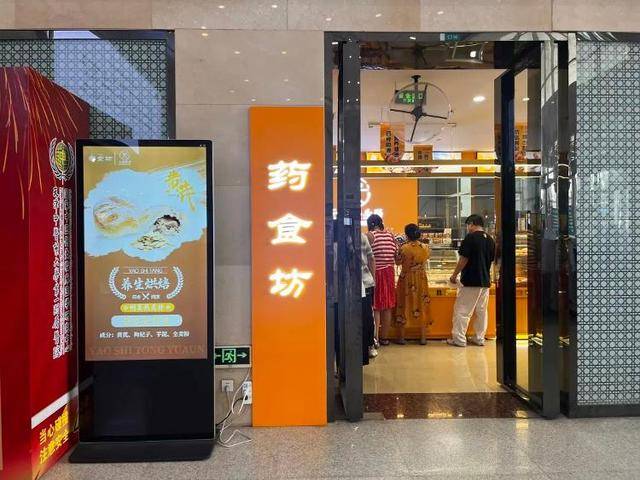 一小时售罄<strong></p>
<p>美股加杠杆</strong>！年轻人涌入医院抢面包