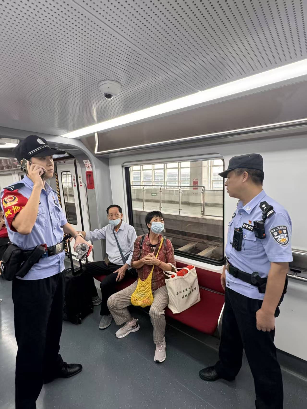 离高铁发车仅剩半小时！长沙民警接到一对海南老年夫妻求助<strong></p>
<p>美股加杠杆</strong>，一路护送其顺利进站