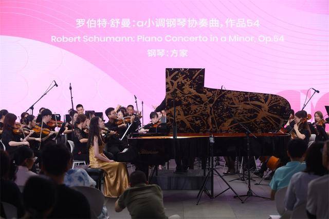 国庆奏响“琴键上的浪漫”<strong></p>
<p>美股加杠杆</strong>！深圳美术馆跨界音乐会解锁音画共生新体验