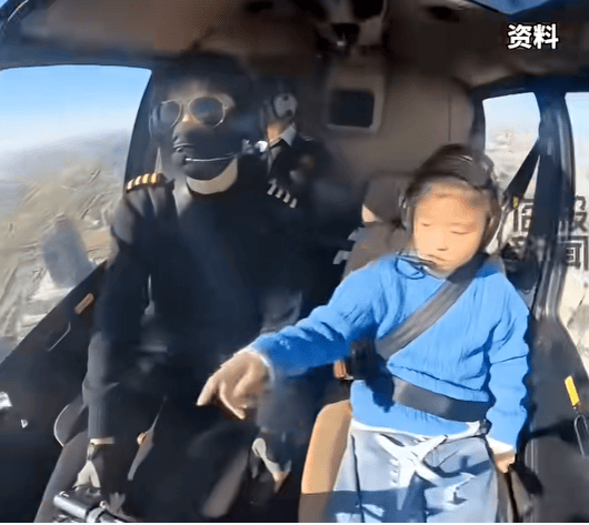 一家三口开2架飞机回老家<strong></p>
<p>美股期权价格</strong>，300公里仅用80分钟：“我带女儿开一架，妻子另开一架，油费200多元”