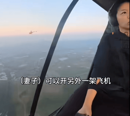 一家三口开2架飞机回老家<strong></p>
<p>美股期权价格</strong>，300公里仅用80分钟：“我带女儿开一架，妻子另开一架，油费200多元”