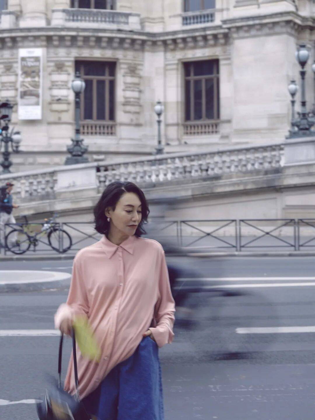 LOEWE新设计师首秀爆了<strong></p>
<p>美股期权价格</strong>，新配色太撩人！