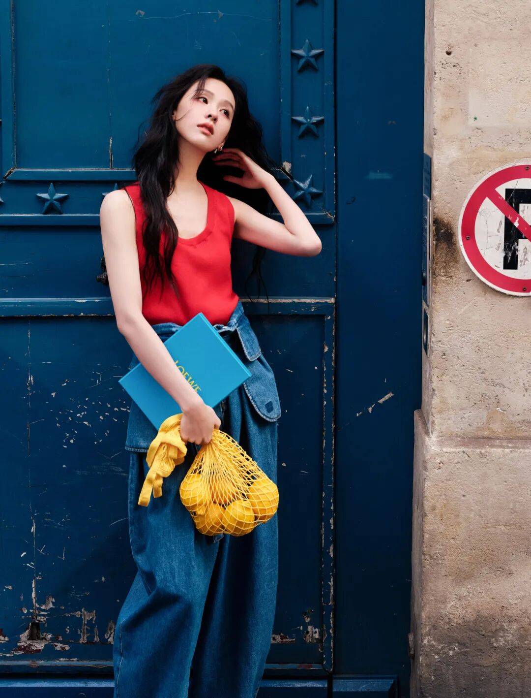 LOEWE新设计师首秀爆了<strong></p>
<p>美股期权价格</strong>，新配色太撩人！