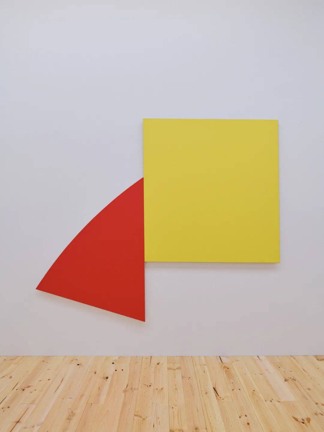 LOEWE新设计师首秀爆了<strong></p>
<p>美股期权价格</strong>，新配色太撩人！