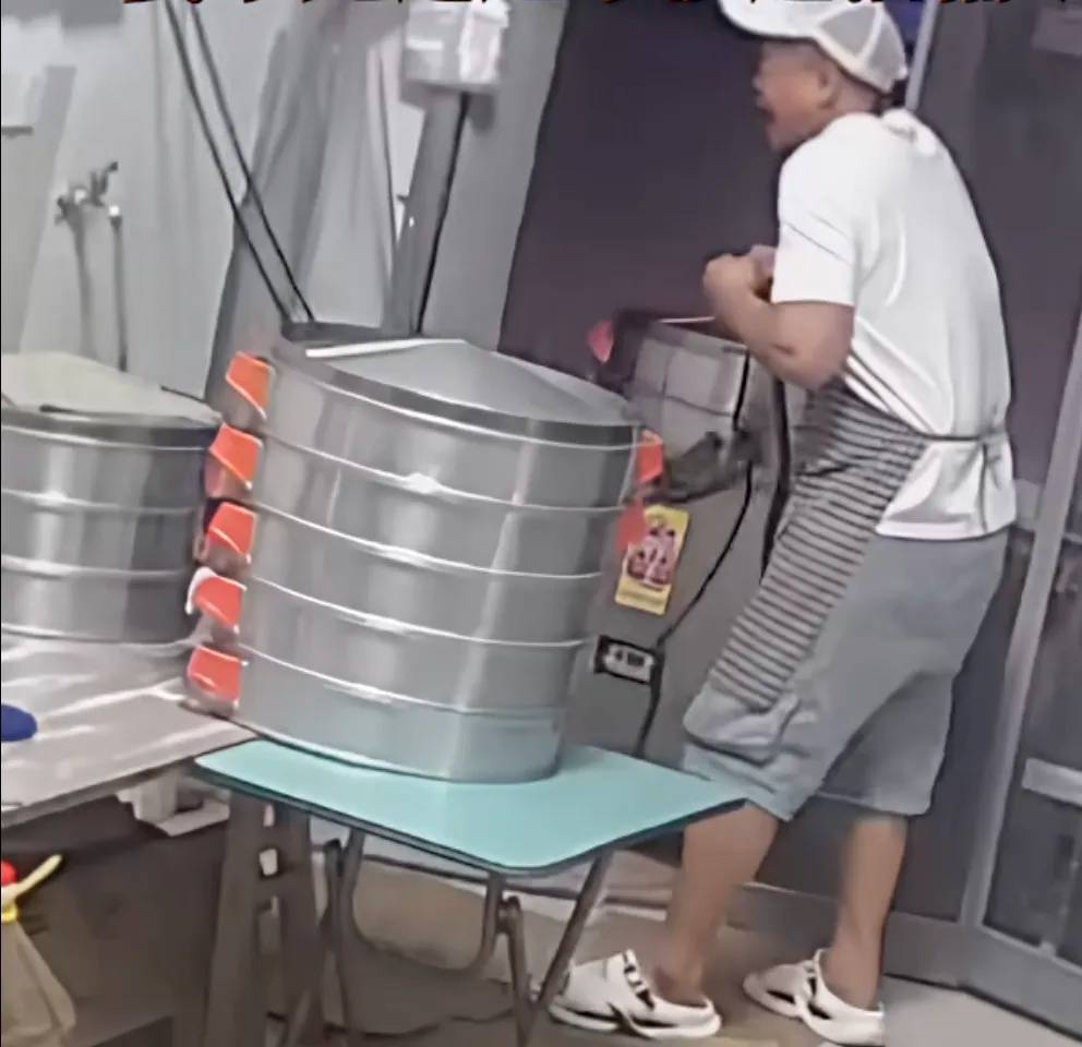 妻子抄起20斤油桶砸老公<strong></p>
<p>美股大单</strong>，“晚10秒，后果不堪设想……”