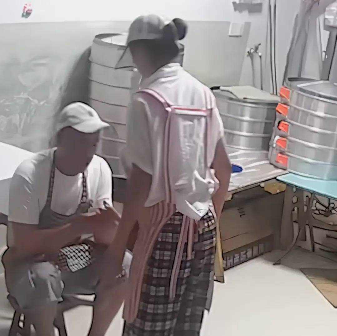 妻子抄起20斤油桶砸老公<strong></p>
<p>美股大单</strong>，“晚10秒，后果不堪设想……”