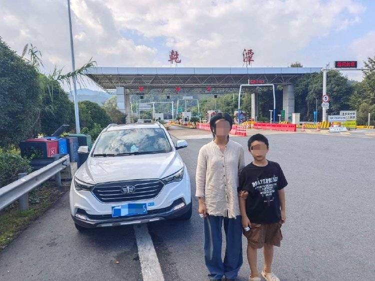 离谱！妈妈让儿子高速下车路边方便<strong></p>
<p>美股大单</strong>，解决完后跟随车流跑回来找她