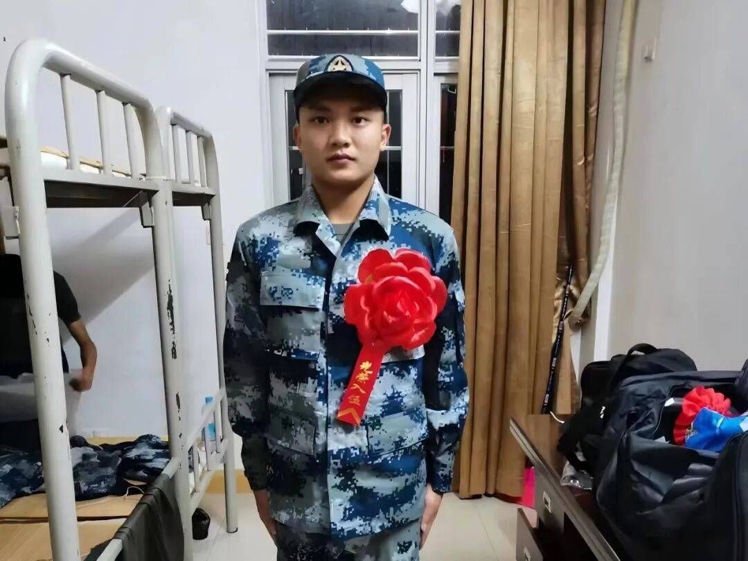 牛！退役半个月<strong></p>
<p>美股大单</strong>，他第三次入伍！