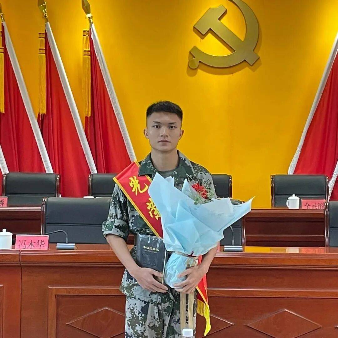 牛！退役半个月<strong></p>
<p>美股大单</strong>，他第三次入伍！
