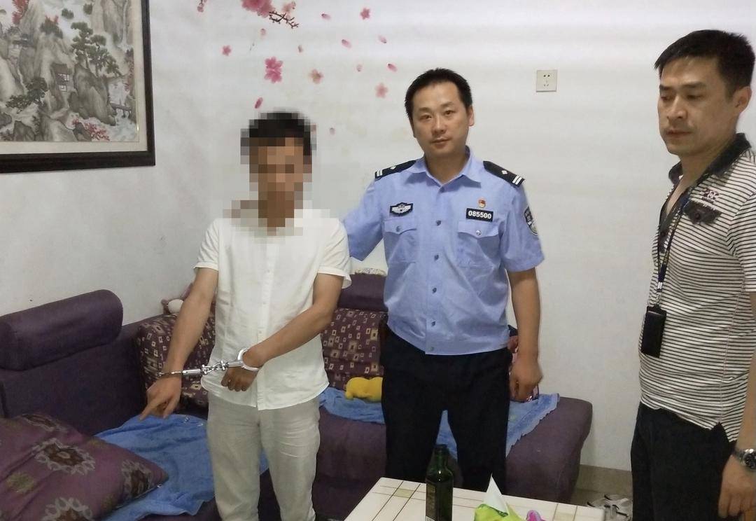 含泪送别！四川屏山县公安局副局长李虎办案途中坠江牺牲：“怕个啥<strong></p>
<p>美股大单</strong>，干就是！”是他的口头禅