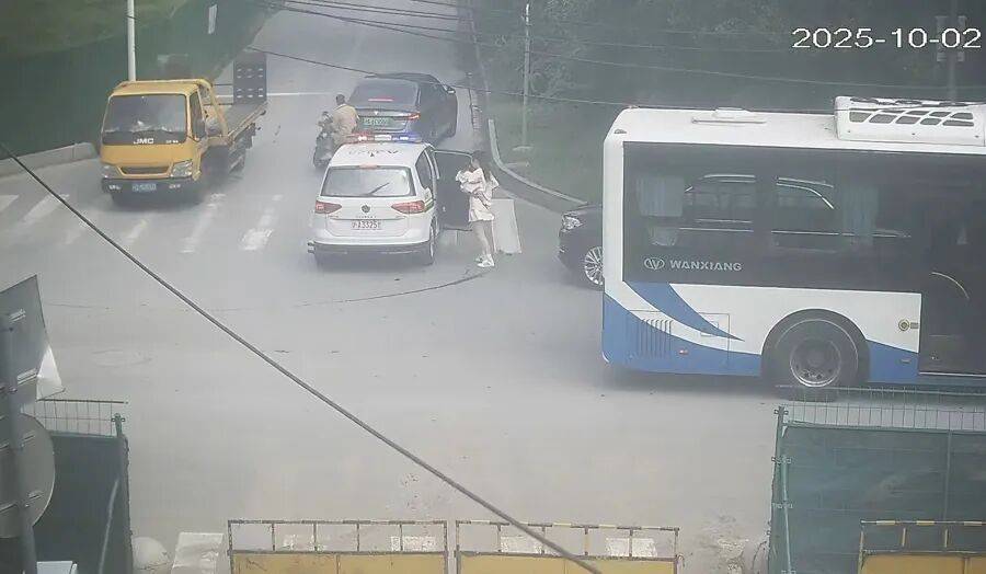 “我肯定要闯红灯的！”事发上海街头<strong></p>
<p>美股回调</strong>，民警紧急上报……