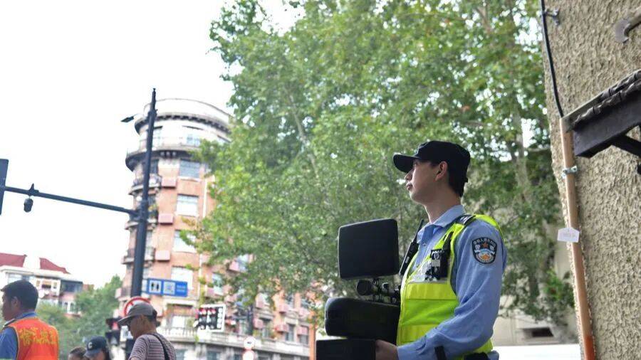 突然群发<strong></p>
<p>美股佣金高</strong>！大批上海市民收到警方短信！全市爆火网红已被锁定...有爸爸因孩子违规被罚款