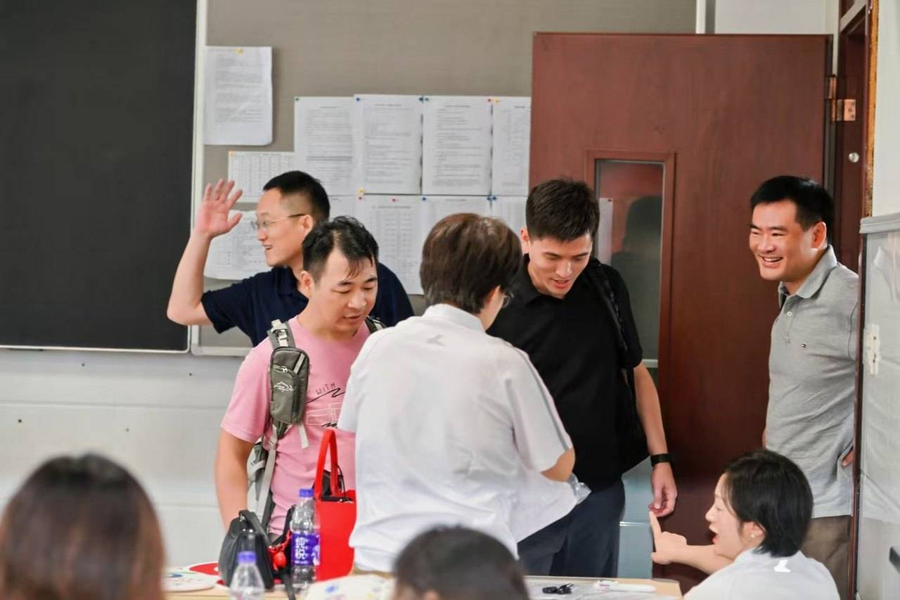 那个让老师骄傲的“调皮”班级！30年同学聚会<strong></p>
<p>美股佣金高</strong>，还伴有一封来自贵州的感谢信