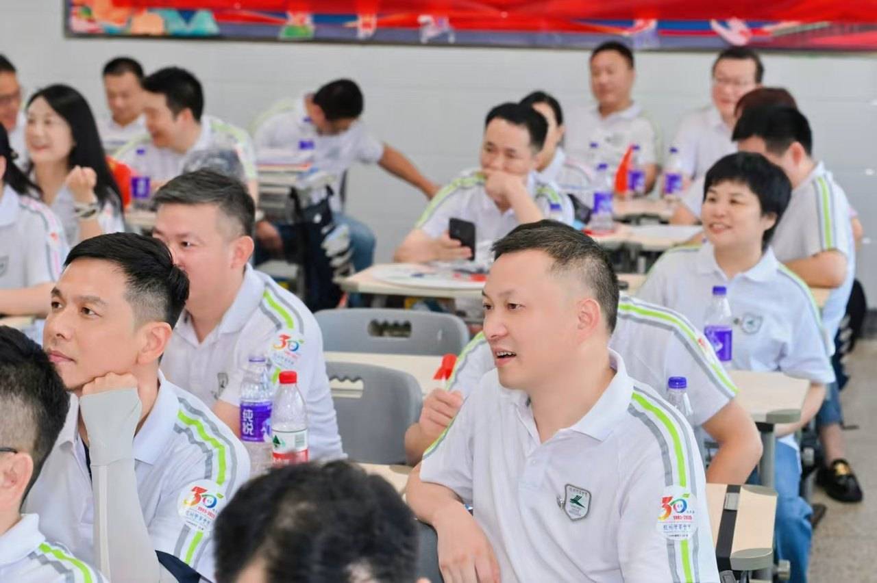 那个让老师骄傲的“调皮”班级！30年同学聚会<strong></p>
<p>美股佣金高</strong>，还伴有一封来自贵州的感谢信