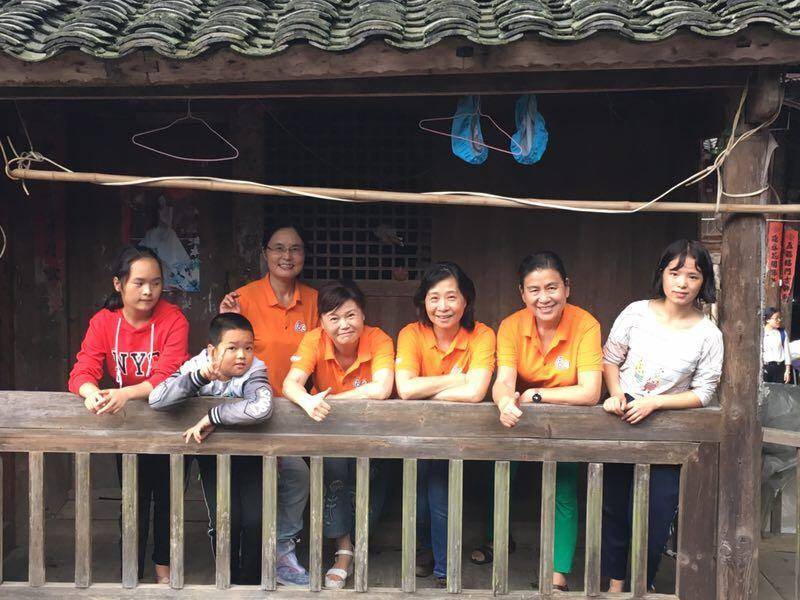 那个让老师骄傲的“调皮”班级！30年同学聚会<strong></p>
<p>美股佣金高</strong>，还伴有一封来自贵州的感谢信