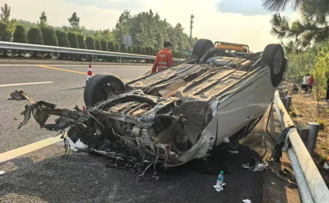 “我撒谎天打雷劈！”男子高速突然强行变道致翻车<strong></p>
<p>炒美股违法</strong>，反诬赖对方