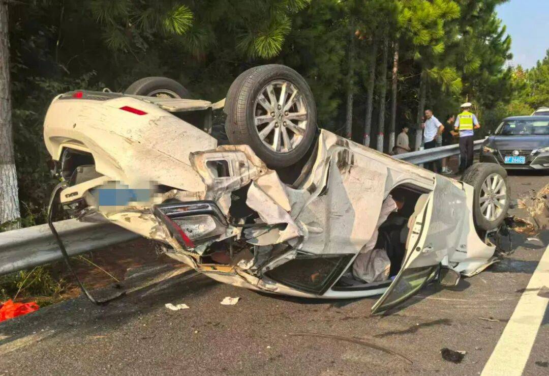 “我撒谎天打雷劈！”男子高速突然强行变道致翻车<strong></p>
<p>炒美股违法</strong>，反诬赖对方