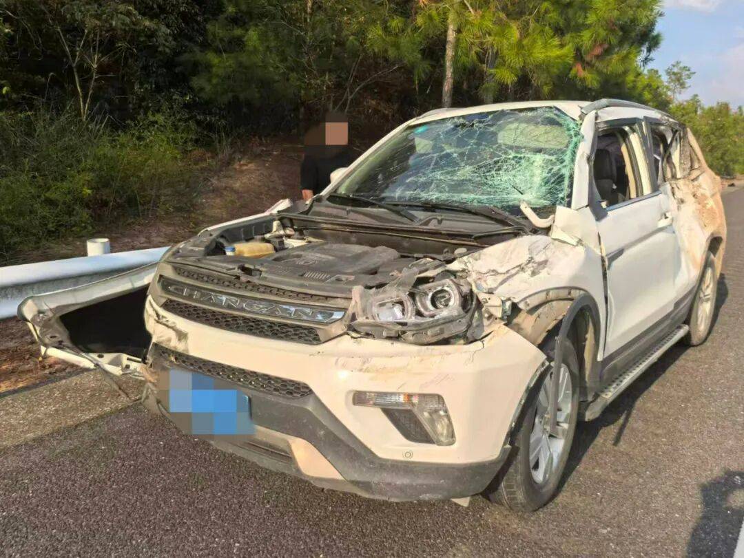 “我撒谎天打雷劈！”男子高速突然强行变道致翻车<strong></p>
<p>炒美股违法</strong>，反诬赖对方